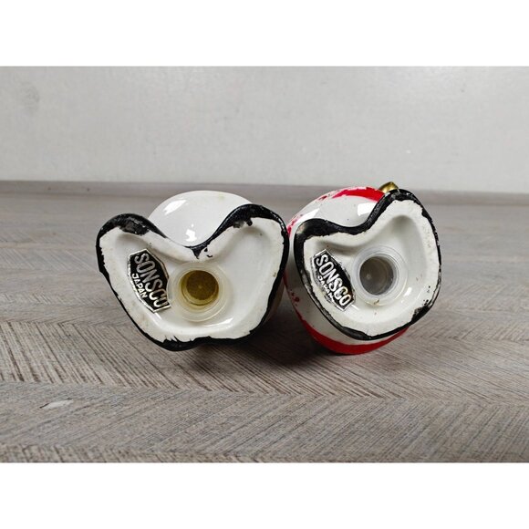 Vintage Sonsco Japan Santa & Mrs. Claus Ceramic Salt & Pepper Shakers - Picture 2 of 10